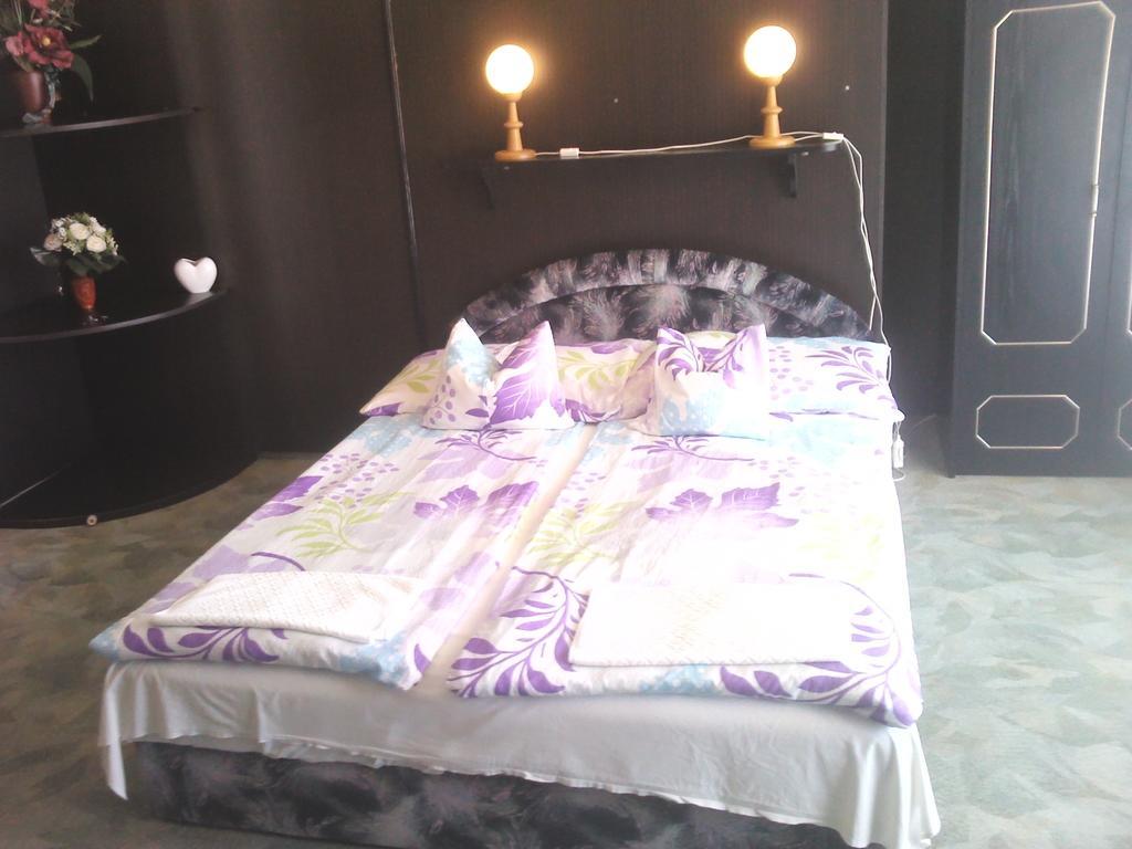Napfeny Apartment Keszthely Zimmer foto